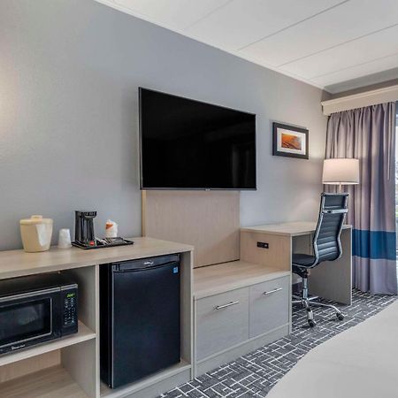 Comfort Inn Hyannis - Cape Cod エクステリア 写真