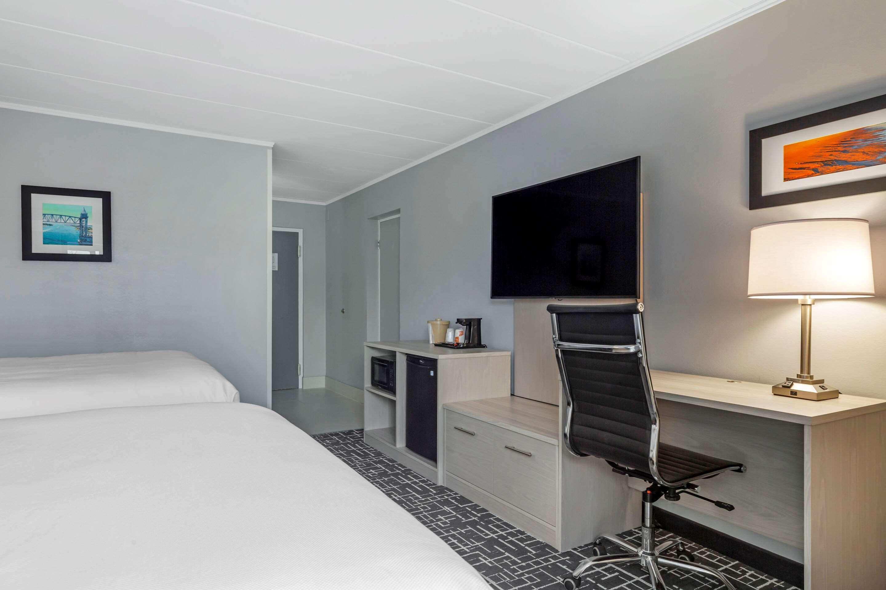 Comfort Inn Hyannis - Cape Cod エクステリア 写真