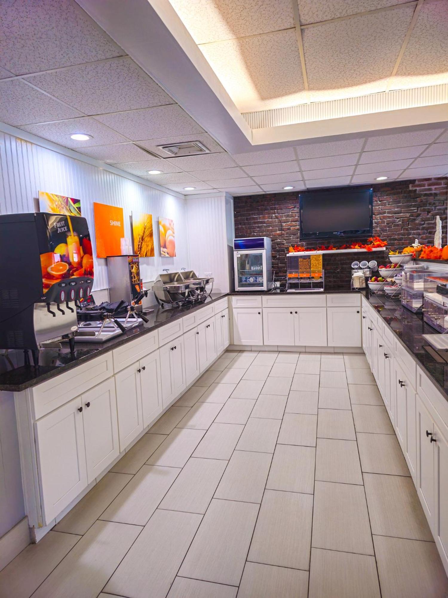 Comfort Inn Hyannis - Cape Cod エクステリア 写真