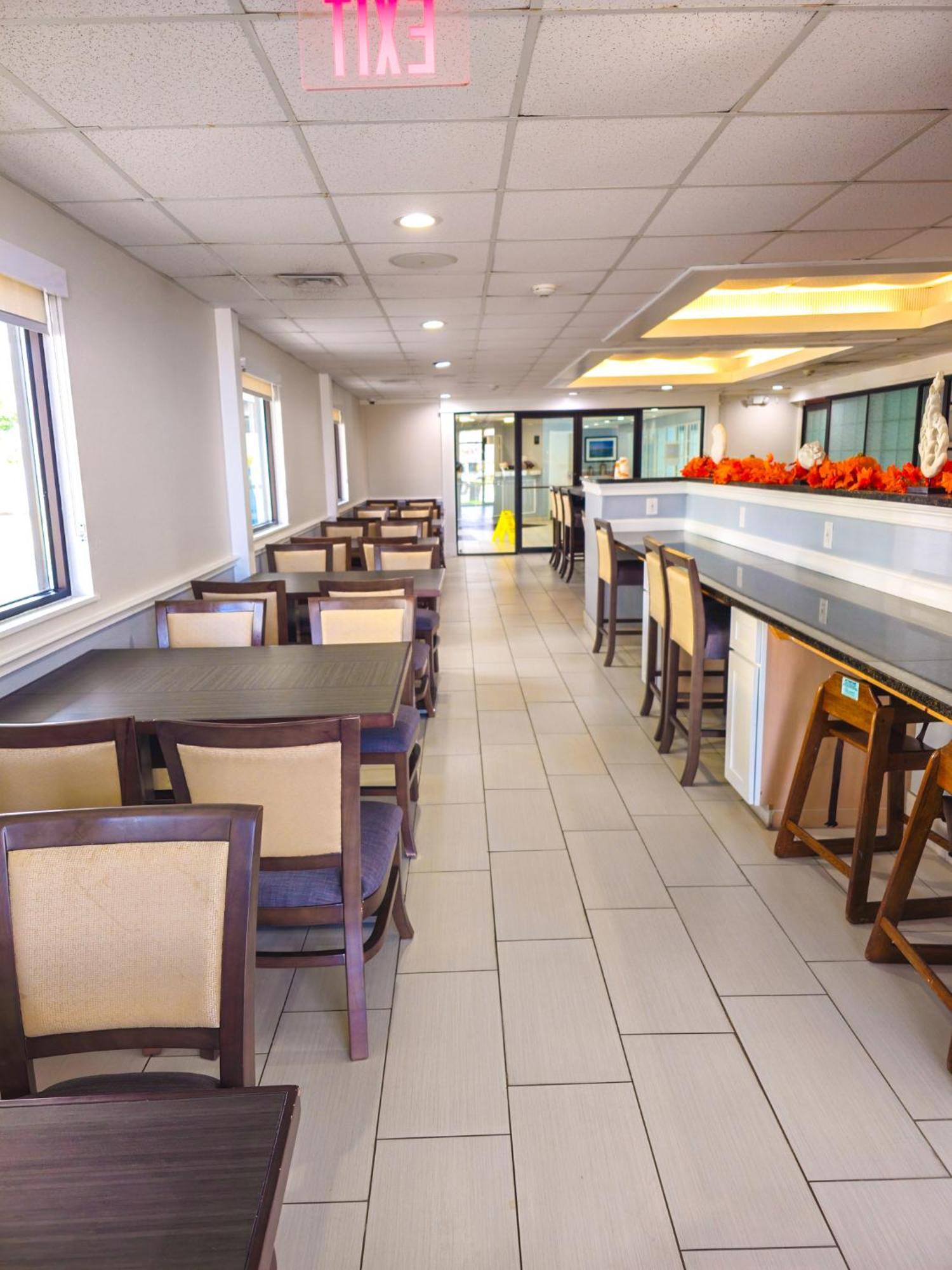 Comfort Inn Hyannis - Cape Cod エクステリア 写真