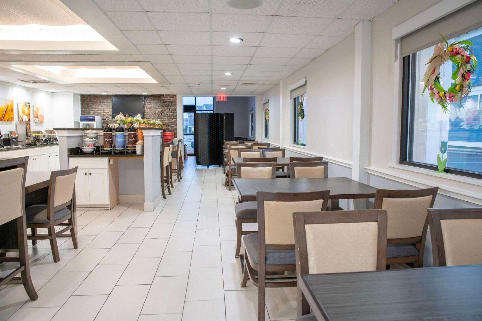 Comfort Inn Hyannis - Cape Cod エクステリア 写真