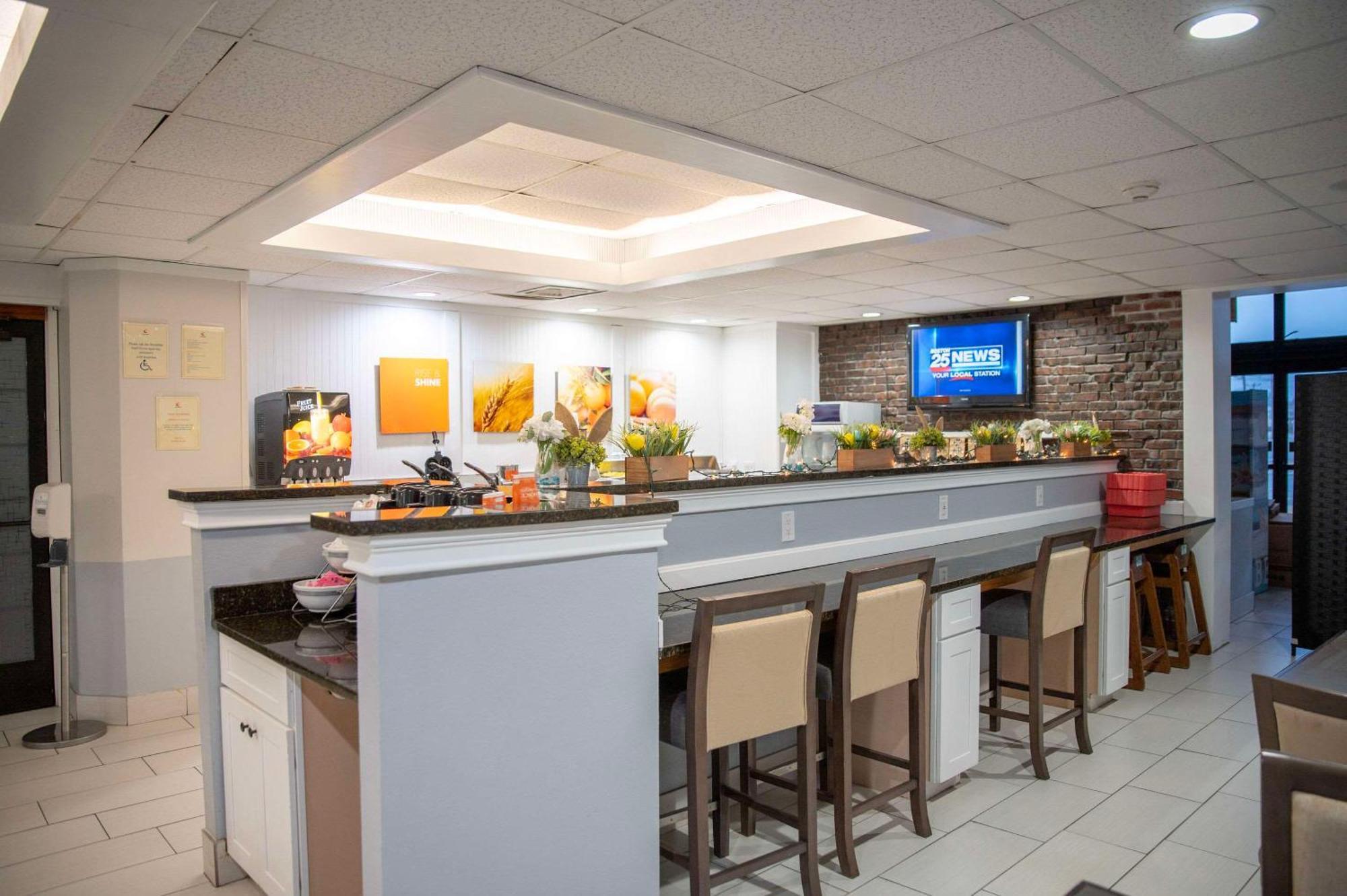 Comfort Inn Hyannis - Cape Cod エクステリア 写真