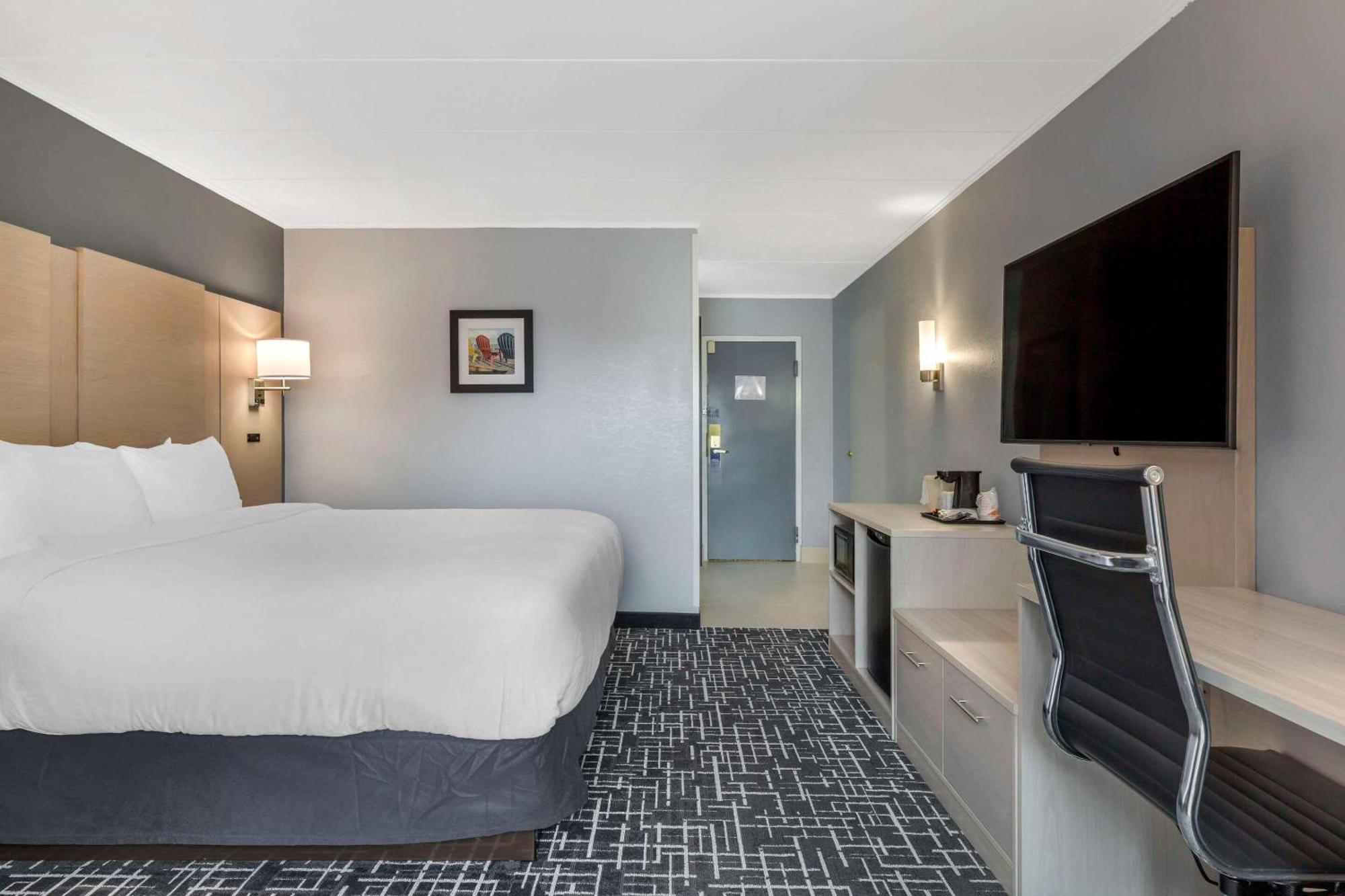 Comfort Inn Hyannis - Cape Cod エクステリア 写真