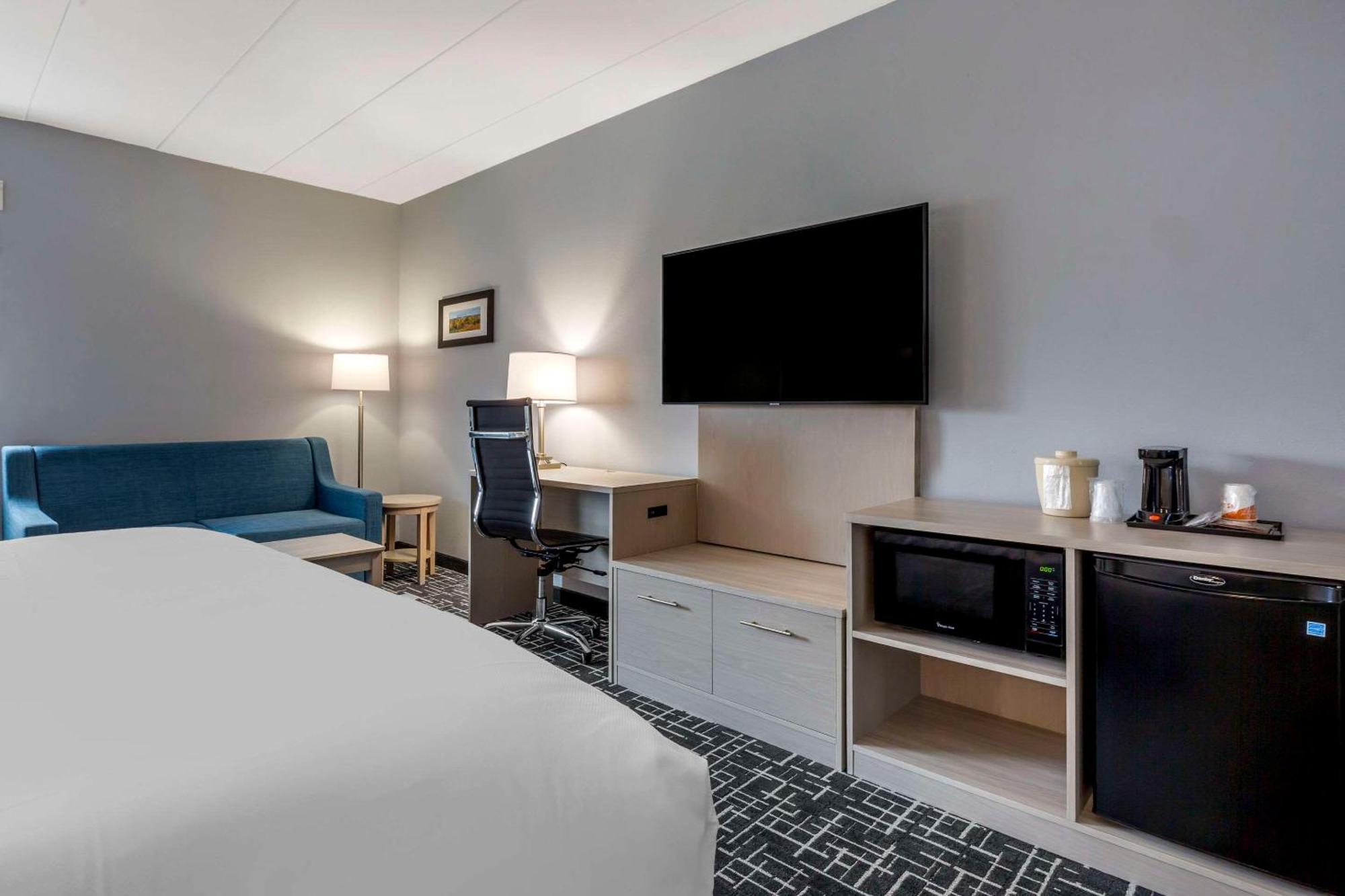 Comfort Inn Hyannis - Cape Cod エクステリア 写真