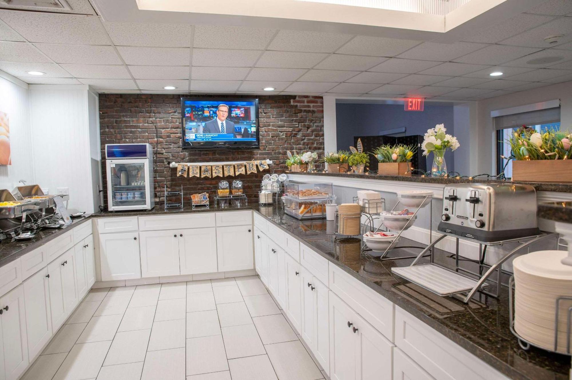 Comfort Inn Hyannis - Cape Cod エクステリア 写真