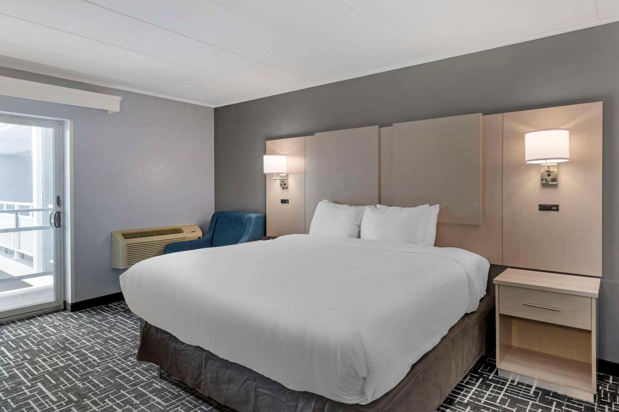 Comfort Inn Hyannis - Cape Cod エクステリア 写真