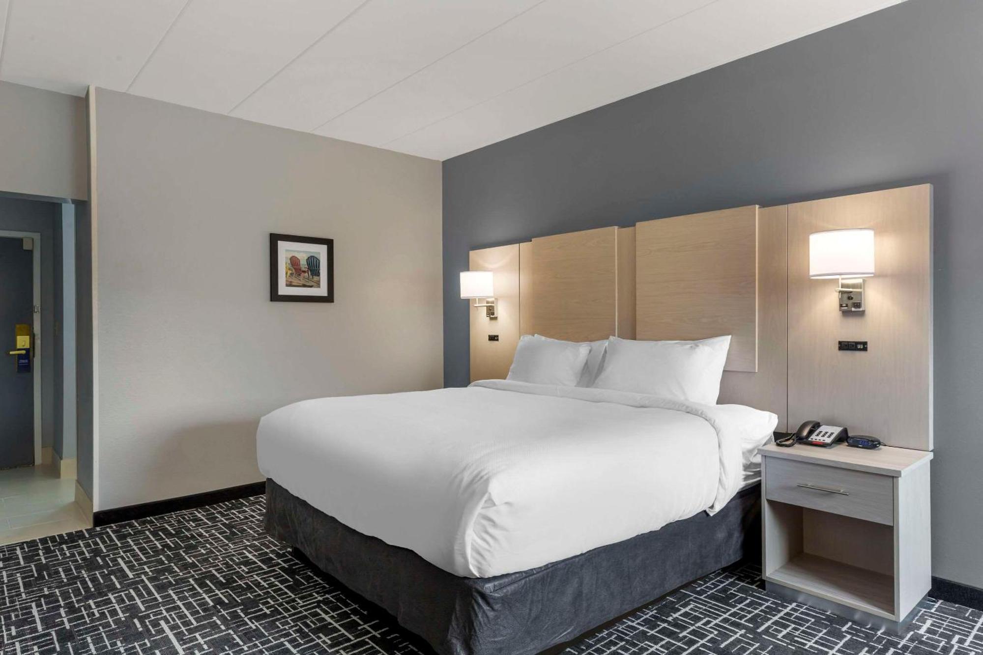 Comfort Inn Hyannis - Cape Cod エクステリア 写真